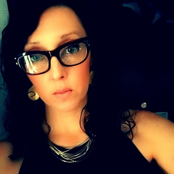 Meet your Posher, Melissa - Picture 2 of 2